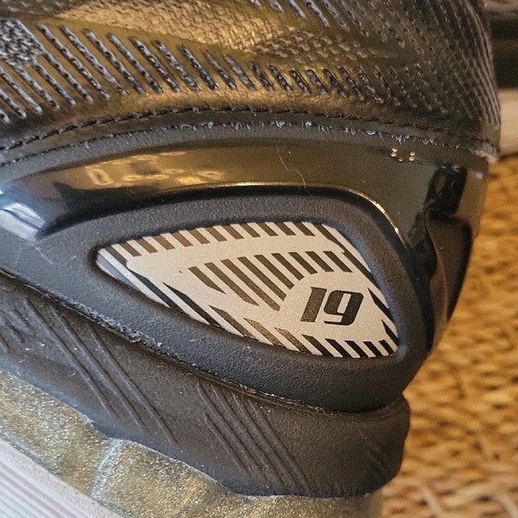 Asics Men's Black and Gray Athletic Shoes Gel Nimbus 19 Size 11 - Picture 9 of 10